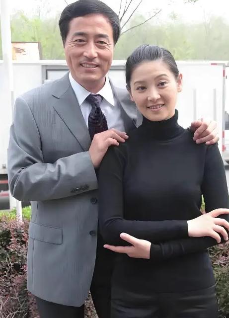 1987年，杨立新把徐帆接到北京，“养”了她3年，自己连一颗青菜都舍不得买，却给