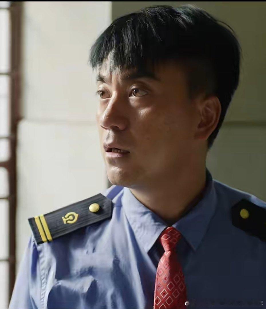 这位演员现在好像各种剧里面都出现，张瑞涵，他的眼神比较邪性，有点像以前老演员黄达