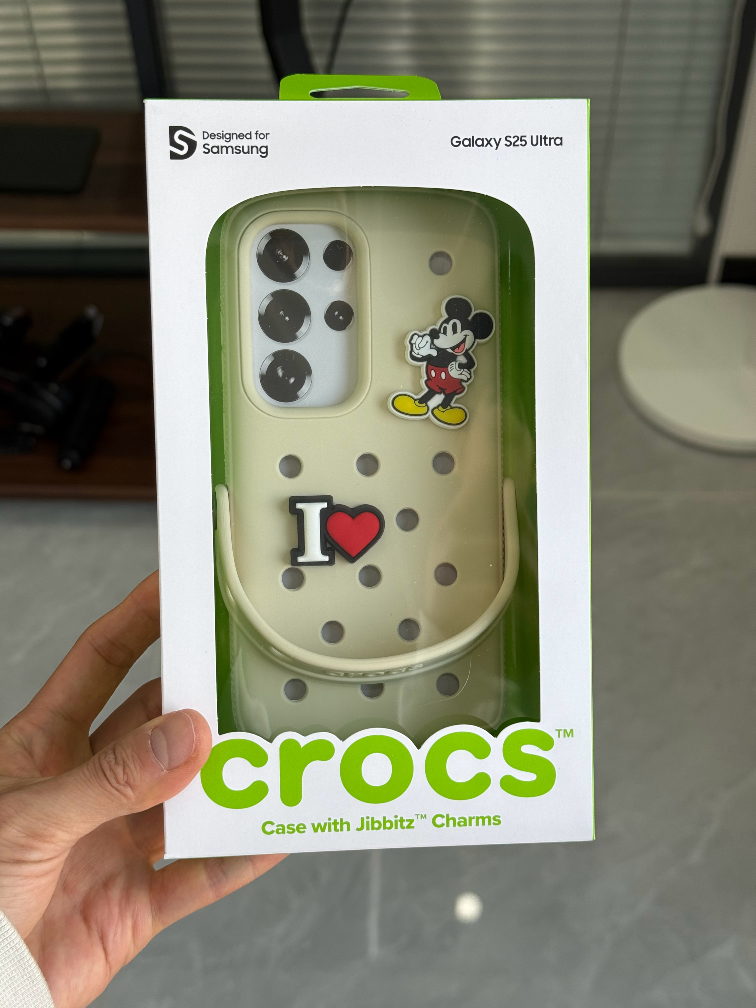 好可爱！三星和 crocs 联名的 S25 Ultra 洞洞鞋手机壳！评论区抽个