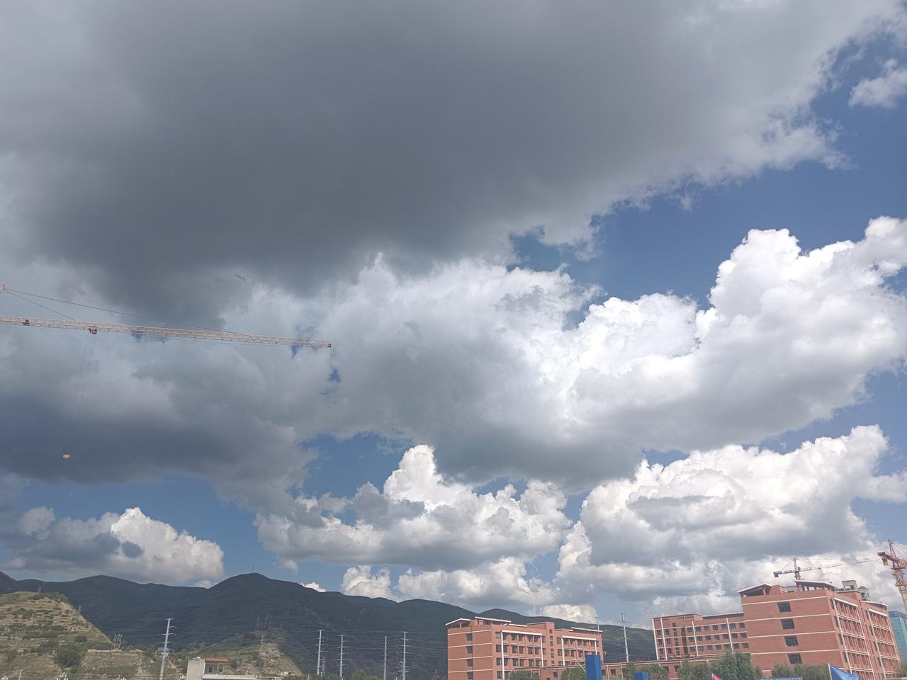 山上的云，每天不同！？