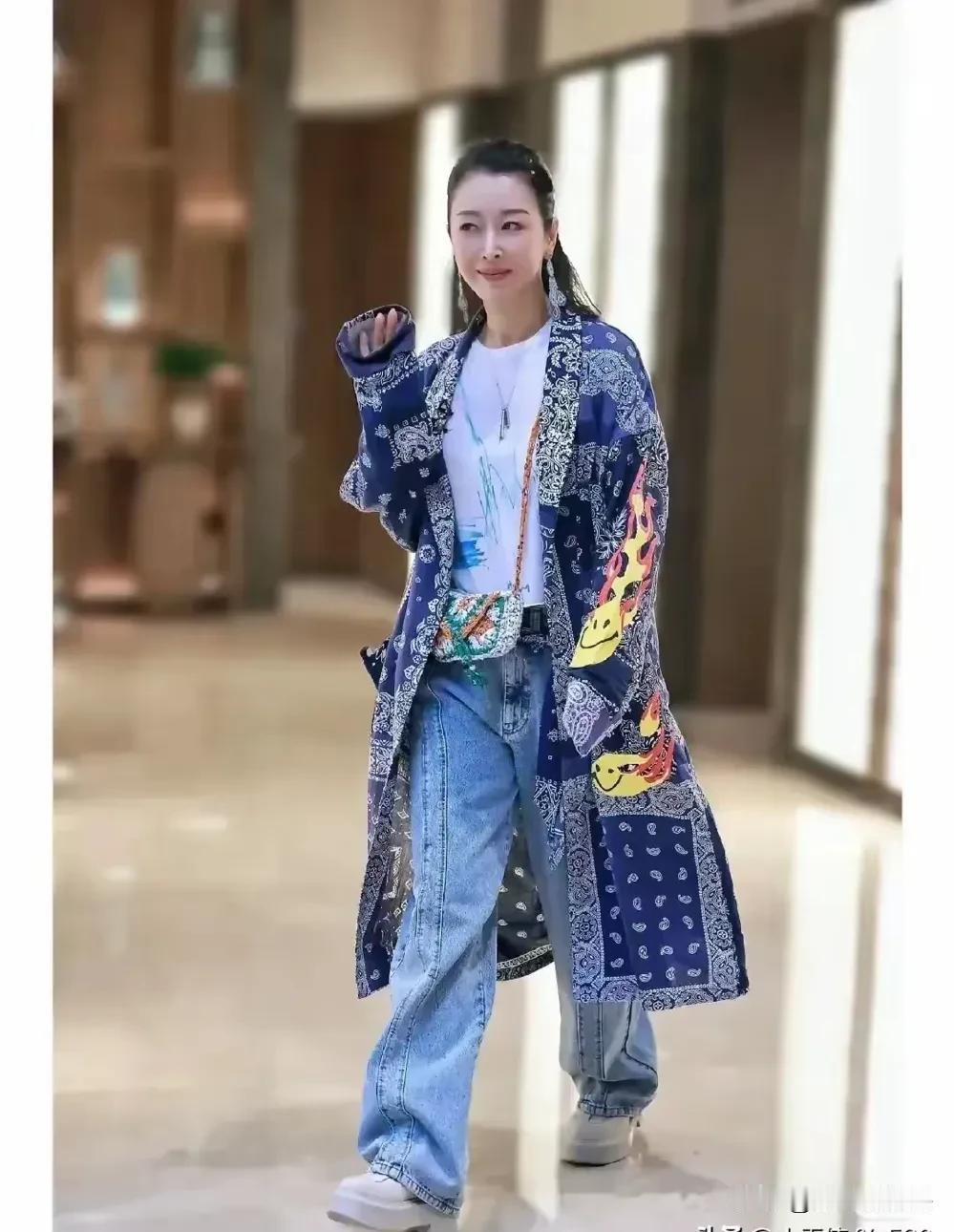 孙悦绝对是那种越老越漂亮的女人！
大部分女人随着年龄增长，都会影响到自身的气质，