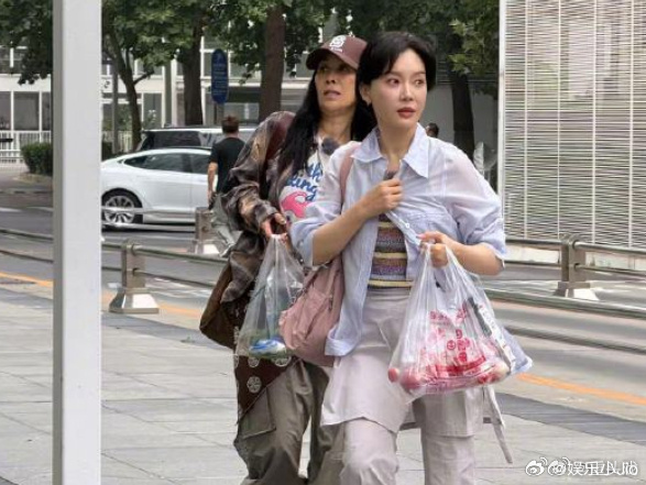 这个花少7终于开始录制了，看到这几个人在一起我就想笑，正片快来[鼓掌][鼓掌]花
