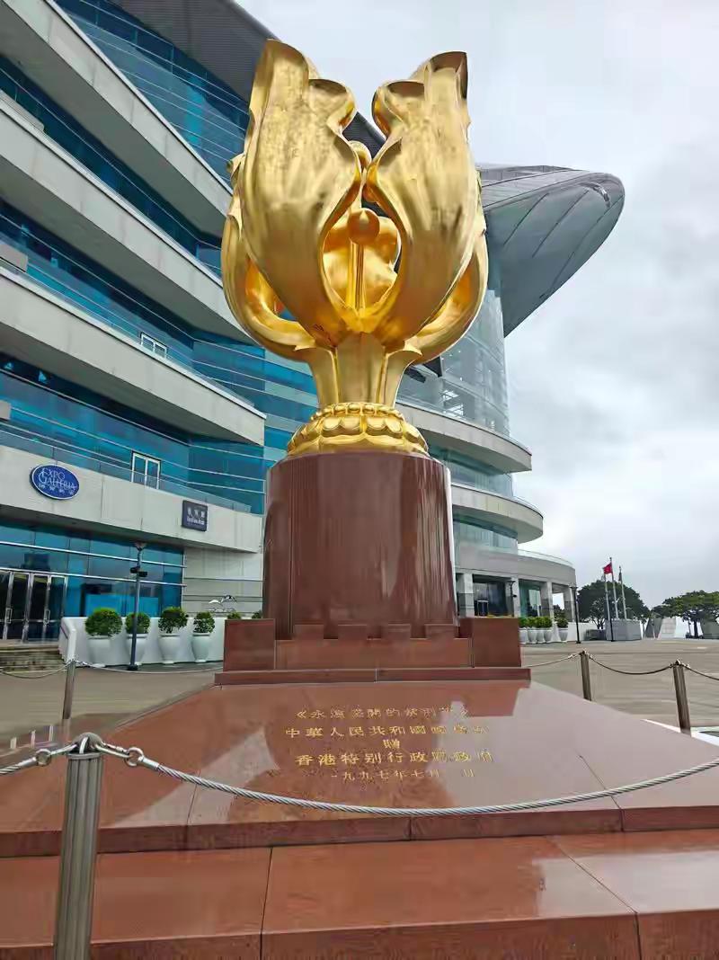 对“父亲”的不同叫法：
 
台湾叫“爸比”
香港叫“爹地”
四川叫“老汉”
广东