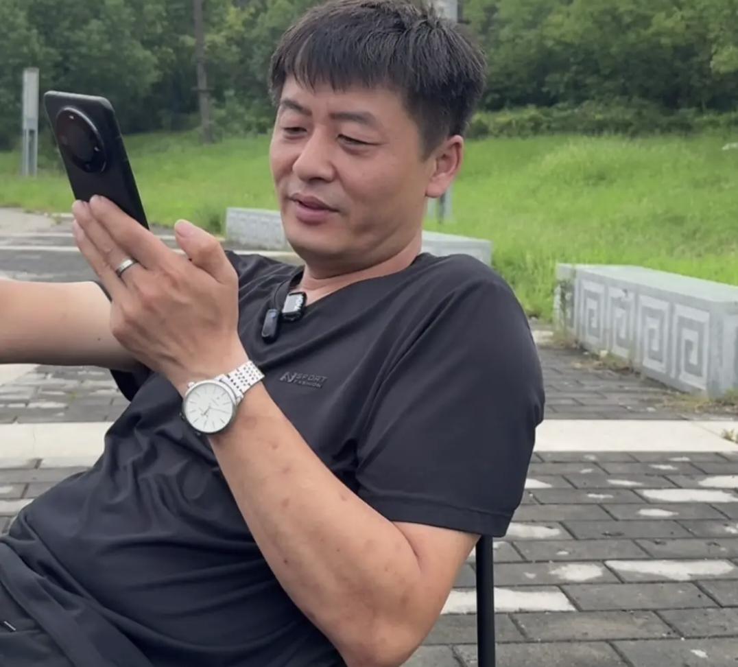 低调朴实的陈杰，再次直播四万人关闭打赏，直言十月份开始卖火锅

陈杰最近直播时聊