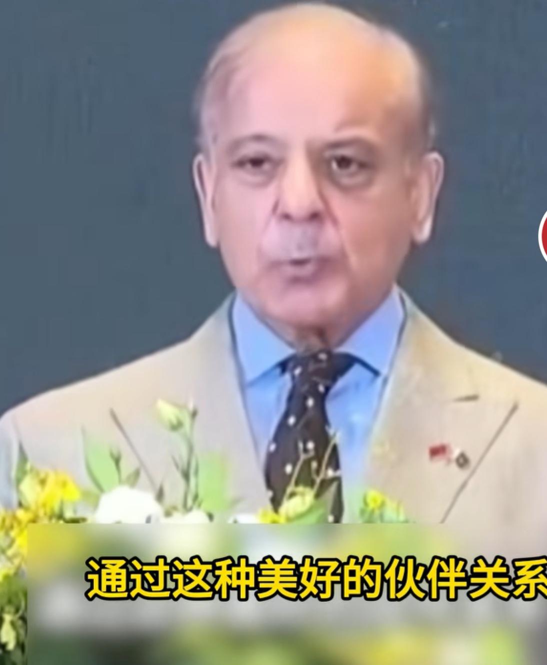 巴基斯坦总理夏巴兹谢里夫继续访华行程来到北京，在庞大的随行代表团中，除了副总理兼