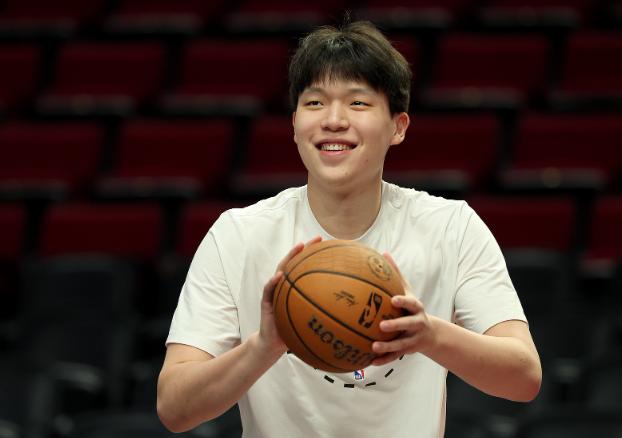 牛马的红利？开拓者频繁下放召回杨瀚森，报销机票，路程超1小时升头等舱，每天餐补1