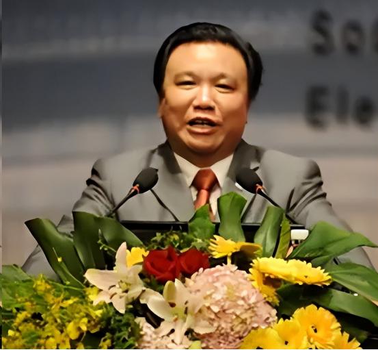 天价捐赠美国、本人破产扫地！香港上市公司董事钟馨稼，跨洋豪捐7000万给美国，加