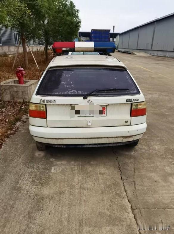 印象里没见过富康警车
不得不说带皮肤的就是帅啊国风警车 警车车徽 河北警车 警车