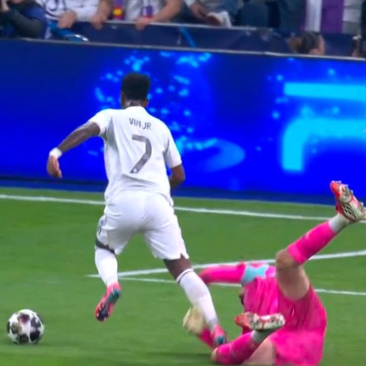 瓜迪奥拉：“多纳鲁马碰到了球……那不是点球。在丢掉第一个球的前19、20分钟，我