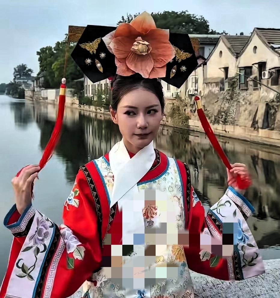 圆童年格格梦！筱梅北京胡同古装打卡太惊艳
 
谁的童年没有一部《还珠格格》？长大