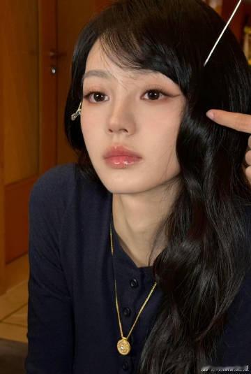 田曦薇Vogue造型预热田曦薇vogue化妆花絮田曦薇与团队合作完成Vogue拍