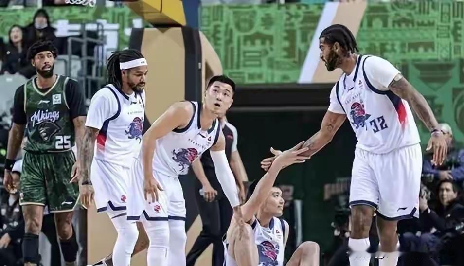 山东不好打了，山东对阵福建，上半场才打了一节半，大外援克里斯就拿到了个人四次犯规