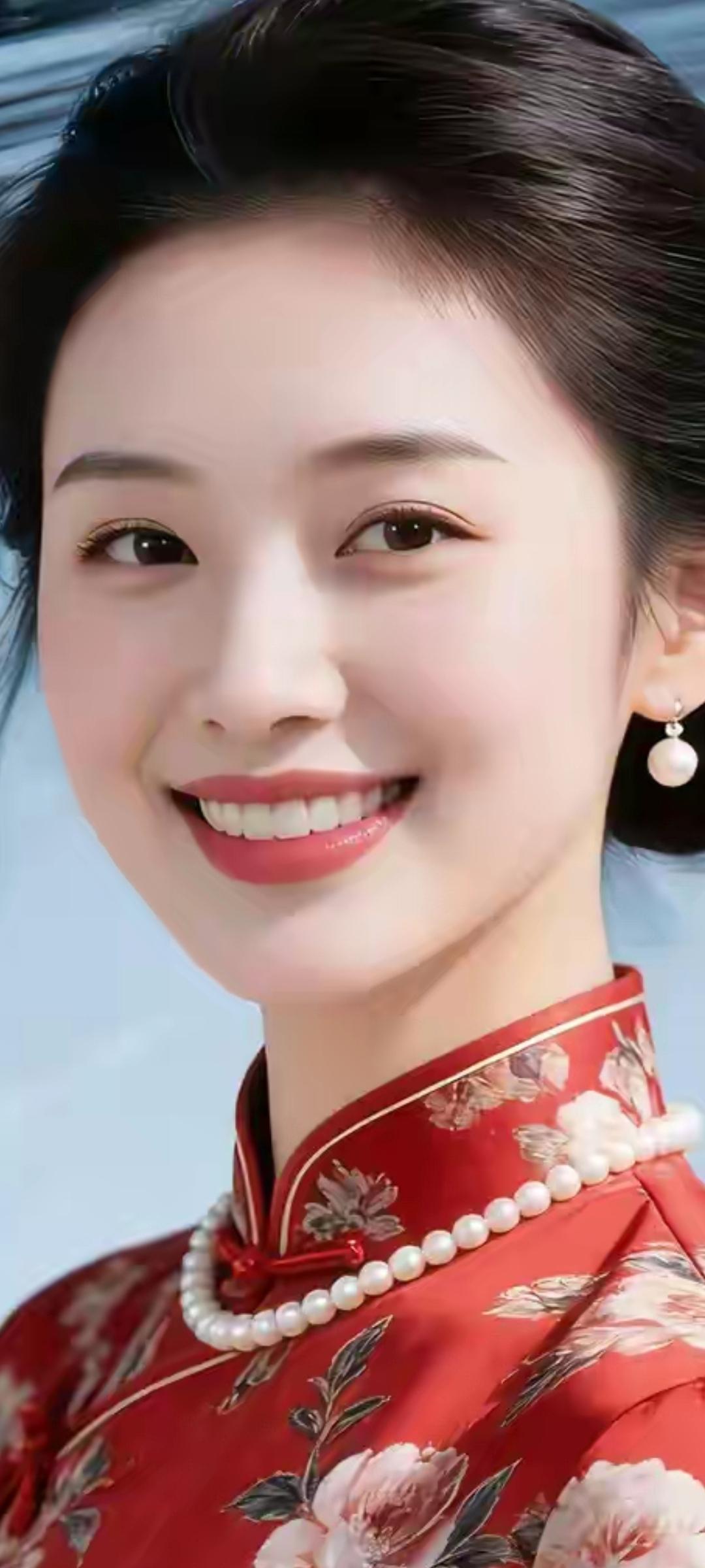 优雅红衣，珍珠点缀，笑靥如花，古典韵味。