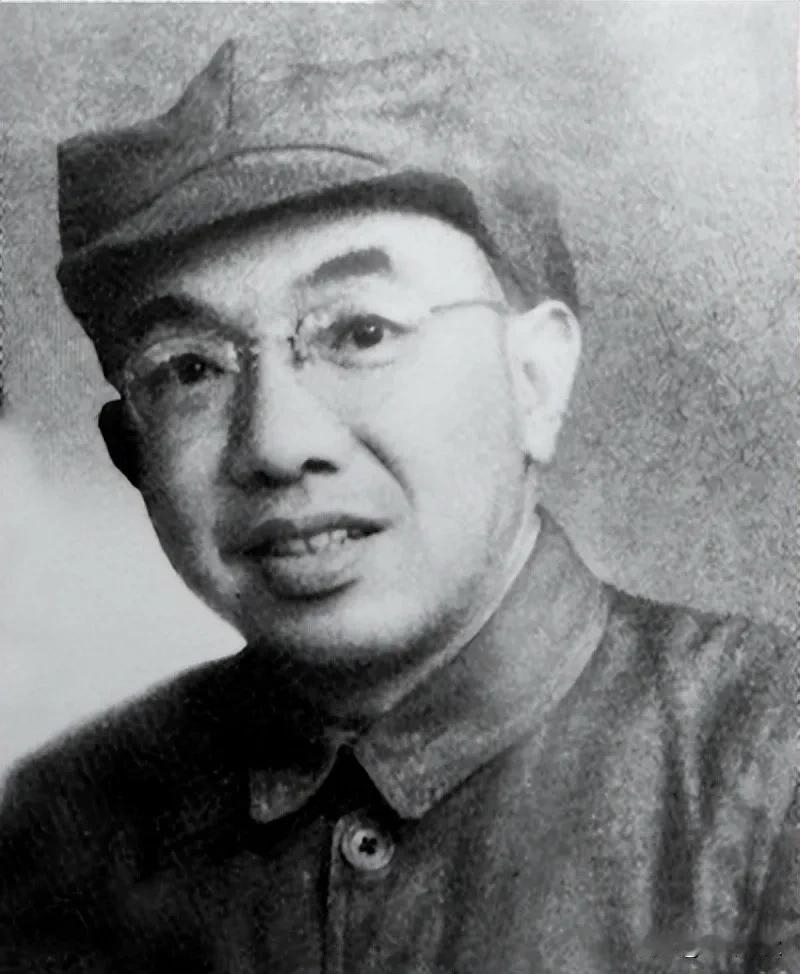1943年，新四军七师政委曾希圣拉住黄克诚，偷偷对他说："老黄，我妻子可能是特务