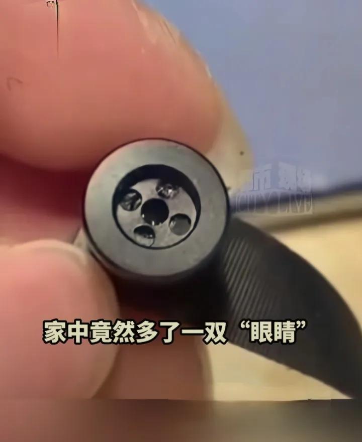 短短几分钟家门失守，居家安全漏洞真的不容忽视
 出门只是下楼扔一趟垃圾，前后不过