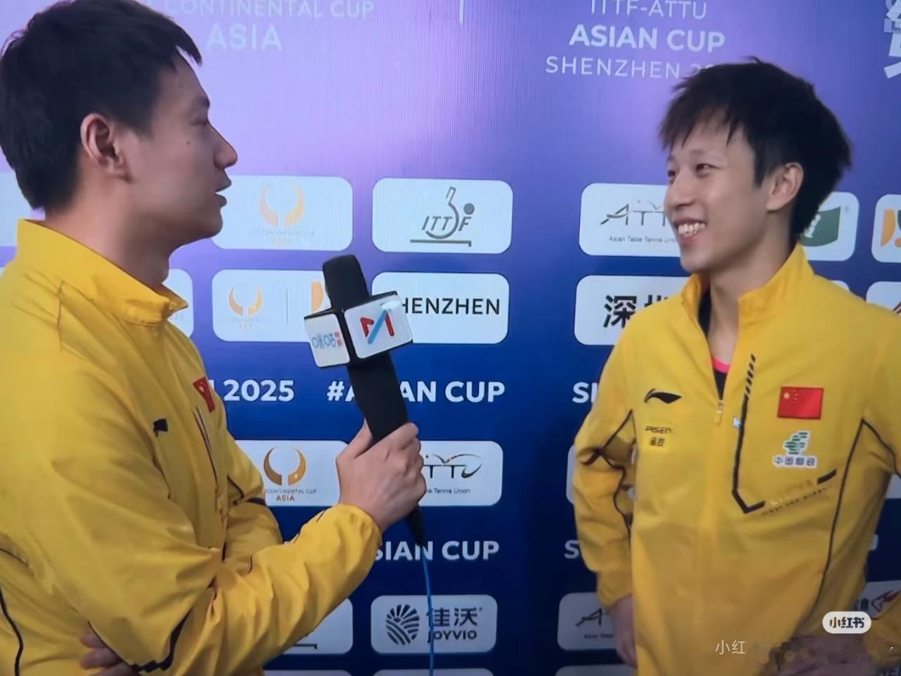看这嘴咧的哟[笑cry]“这个小帅哥也是我房里的人～”（童话哥早年直播的“虎狼之