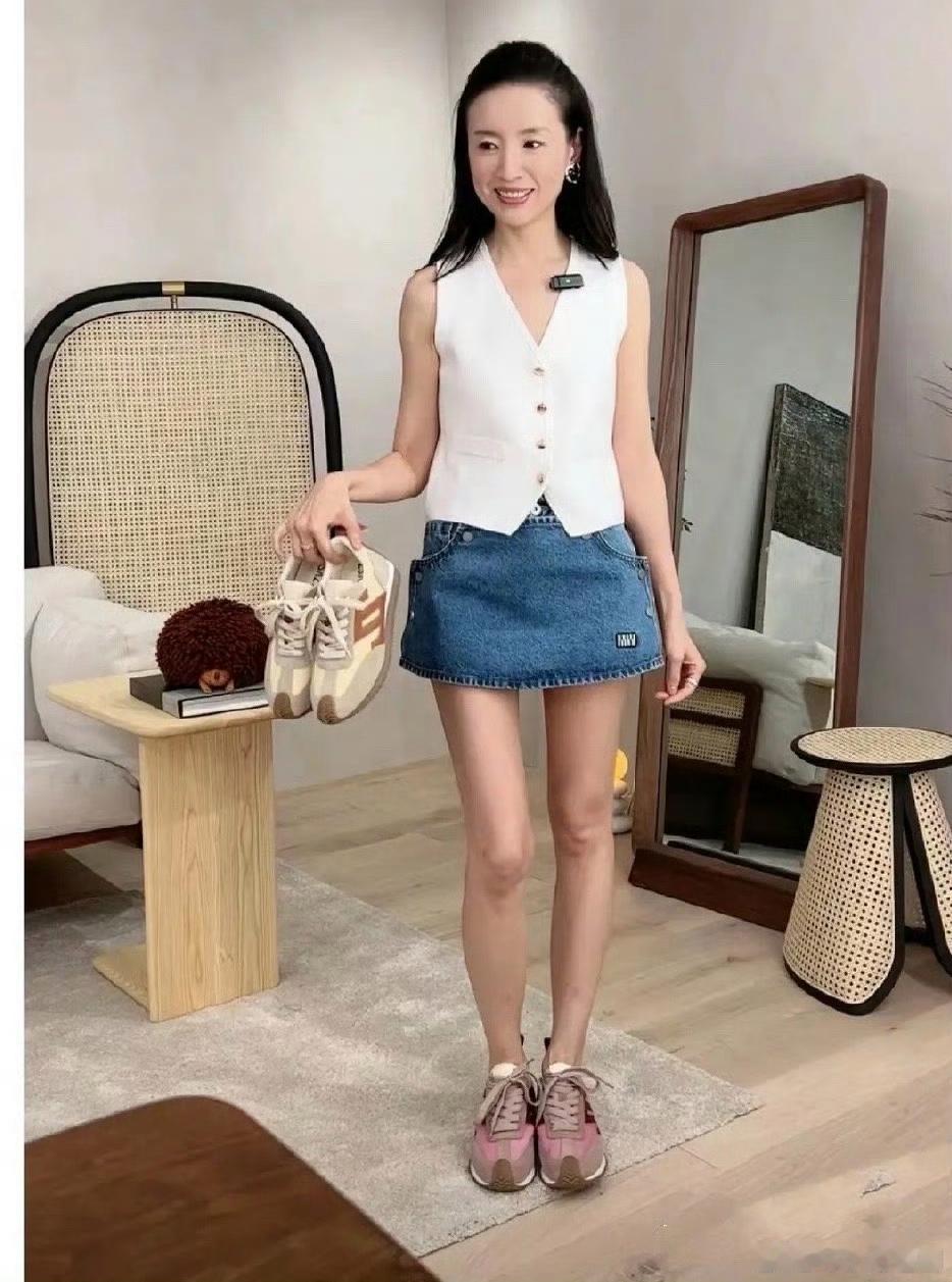 赵露思这个体重有没有出入？160/88斤的董洁已经瘦成排骨，然而161/78斤的