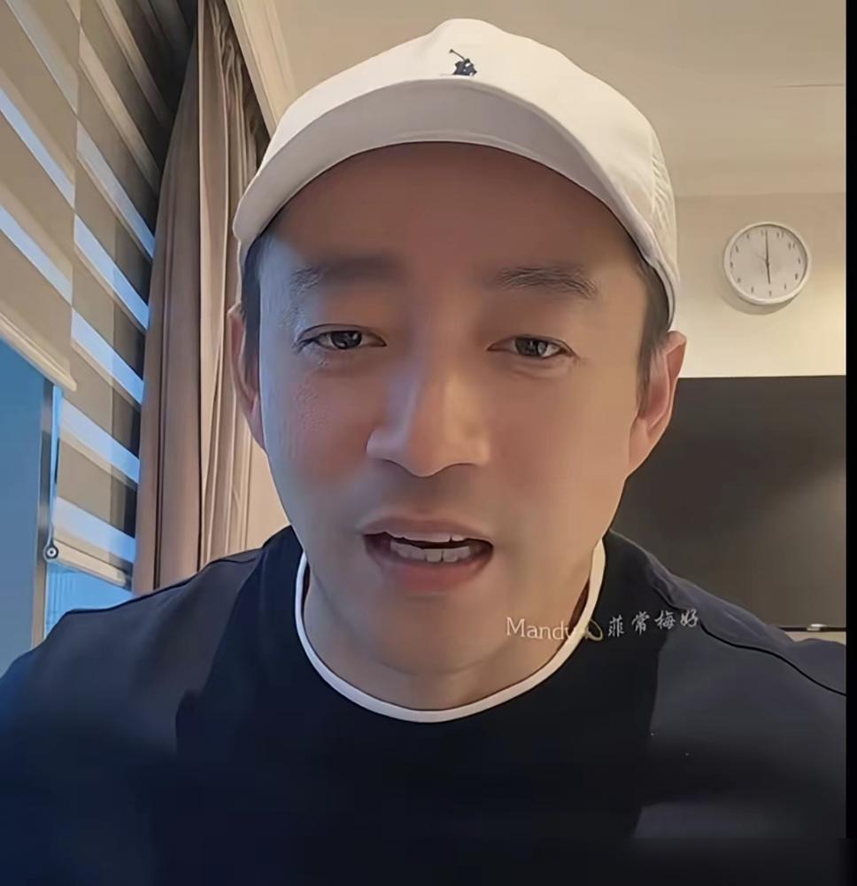 汪小菲，你还记得他之前那股“劲儿”吗？现在直播被黑粉挑衅，他居然能绷住脸，硬生生