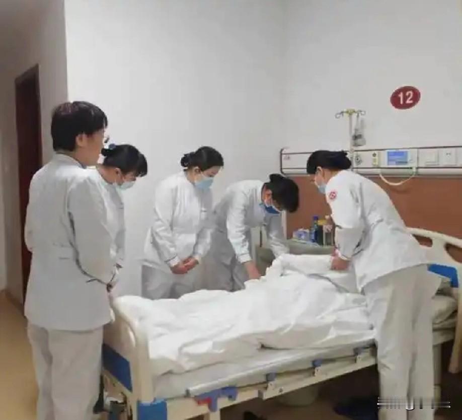 婆婆住院，我在医院照顾，隔壁床的大妈说:“孝顺，有了孝以后所有的日子就顺了。”我