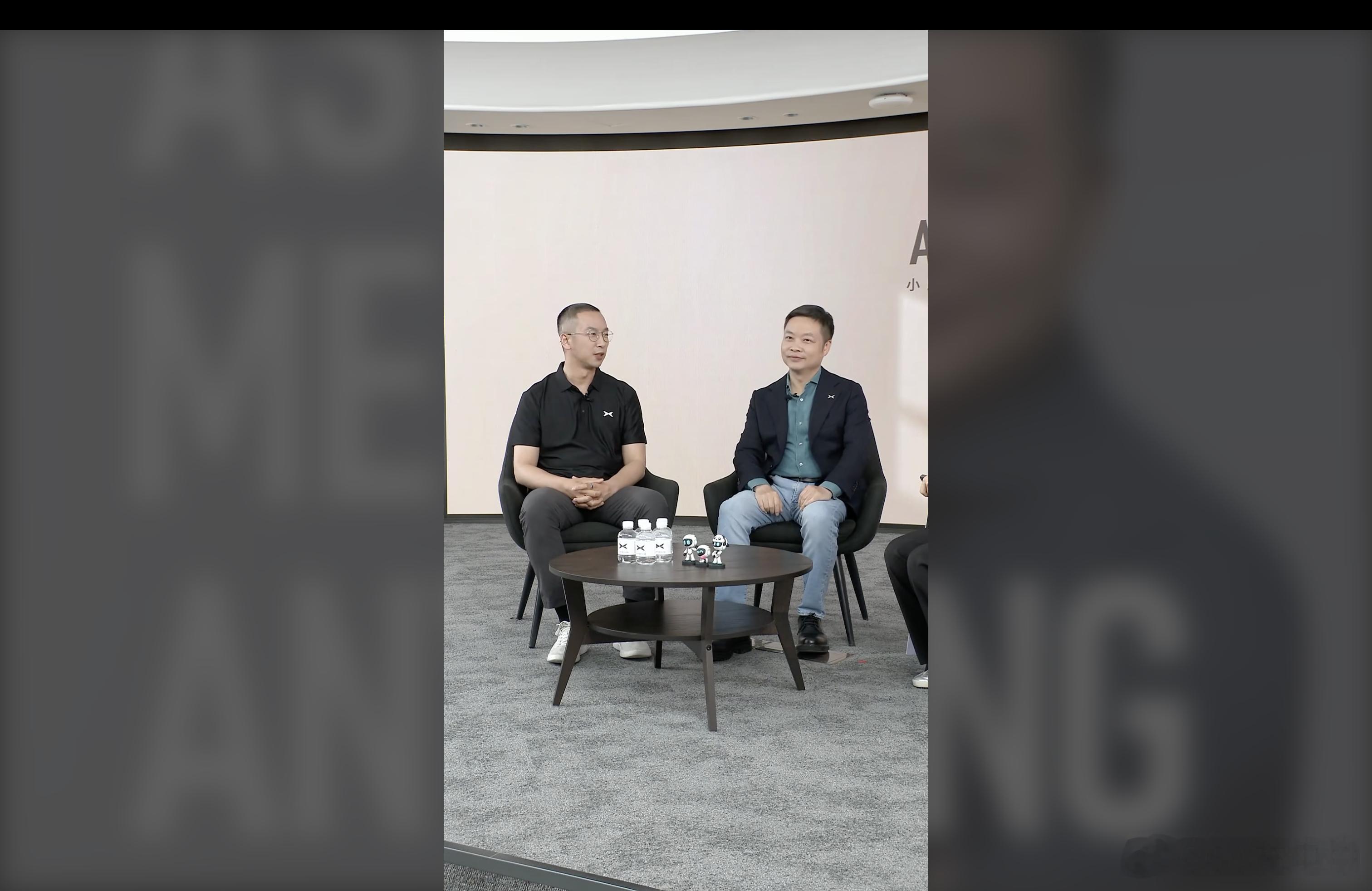 刚刚刘先明在直播里说 VLA 2.0 碰到减速带会减速。这次横穿中国的过程中一直