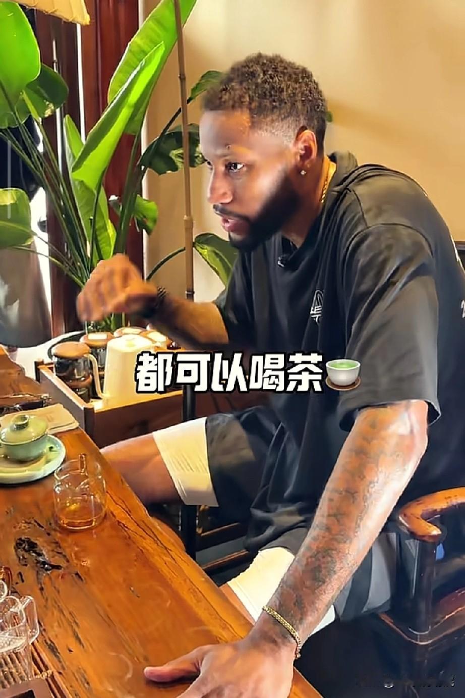 威姆斯带威廉姆斯畅游上海，安排的挺明白。

在中国生活了8年的威姆斯今天带着远道