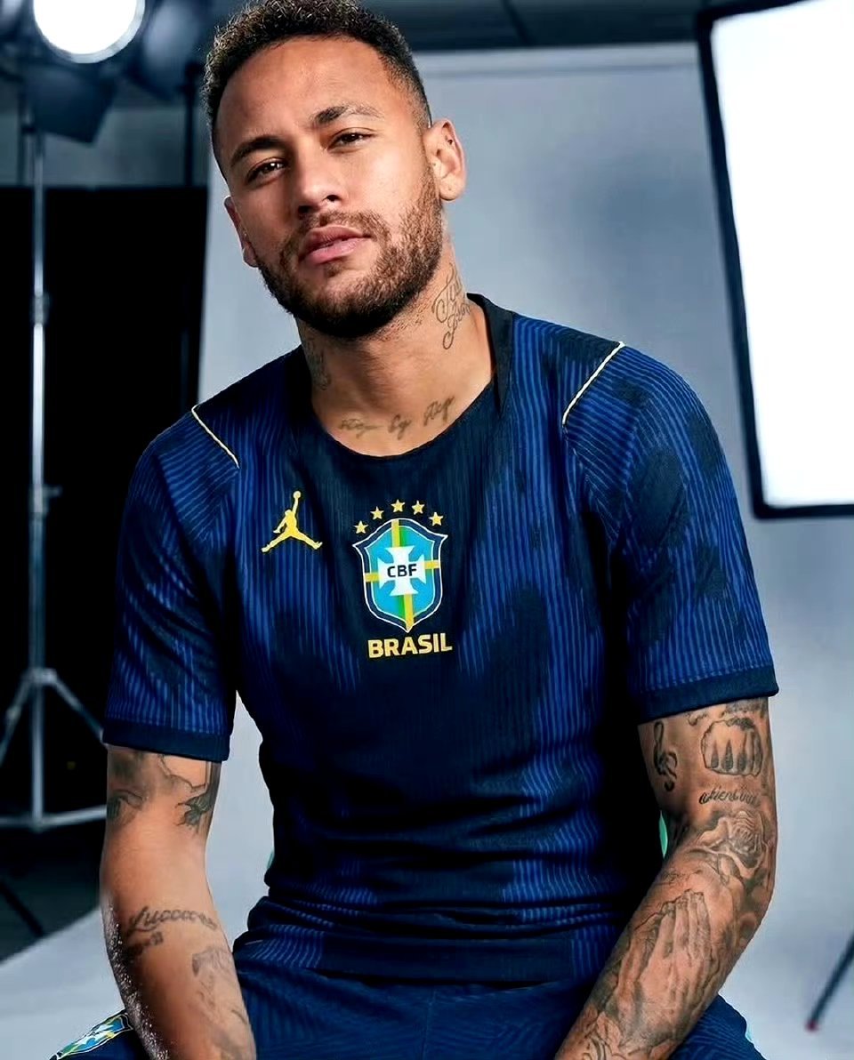 内马尔 巴西🇧🇷客场球衣