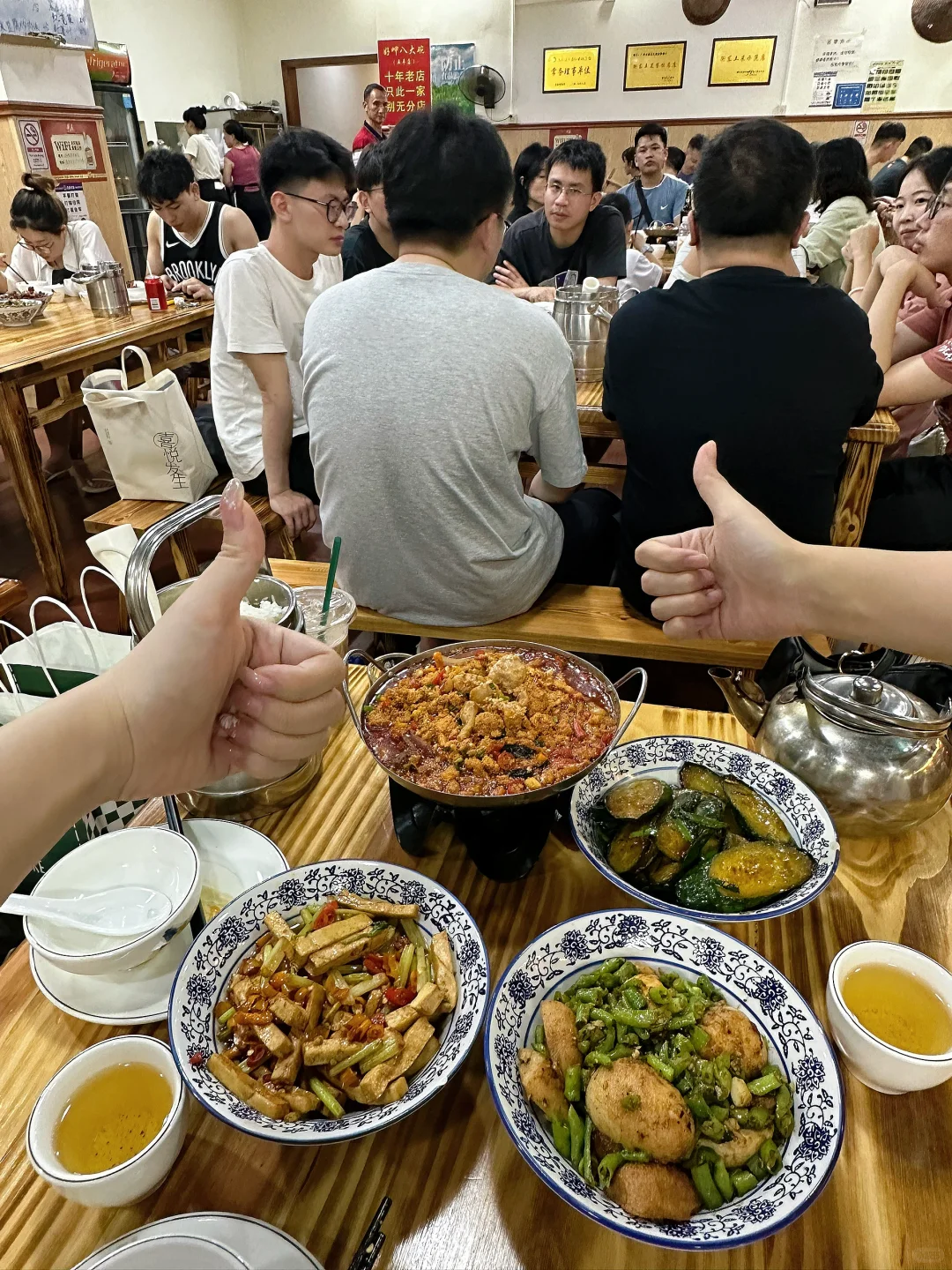 在广州！！！座无虚席的小破店😭好吃晕了。。。