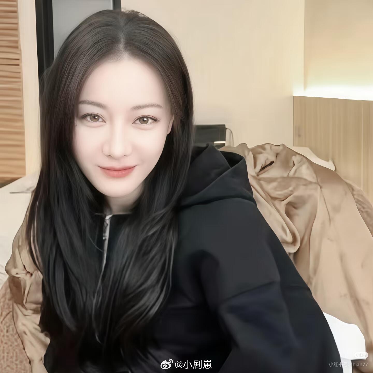 迪丽热巴迪丽热巴第一次发超话，巴粉让她带话题哈哈哈迪丽热巴‖