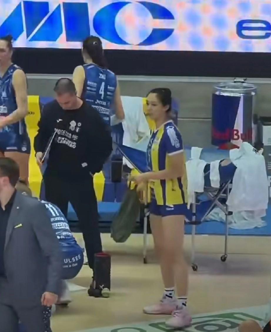 朱婷身价千万，新秀庄宇珊却递上几块钱的桂花糕。
这反差，够不够劲？
别再喊那些空