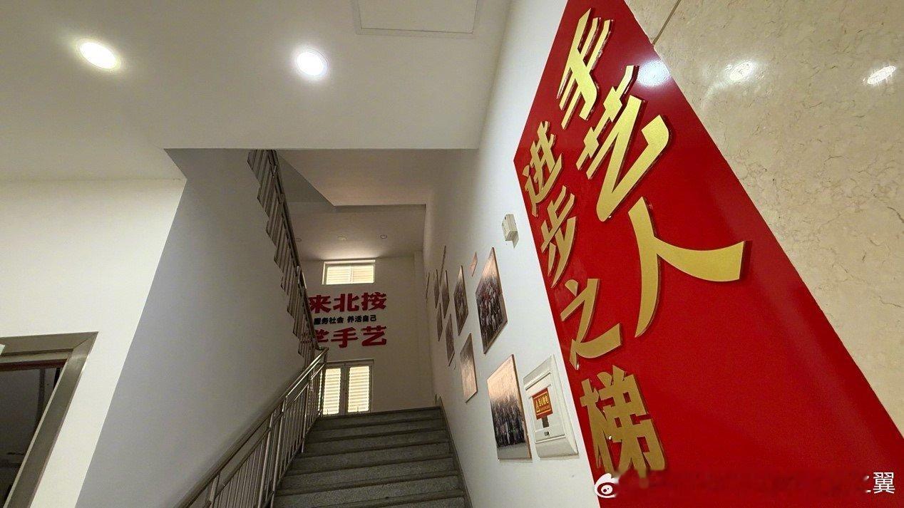 来北按学手艺太火了北按学校报名火爆支持劳动者以一技之长创造美好前程，实现技能就业