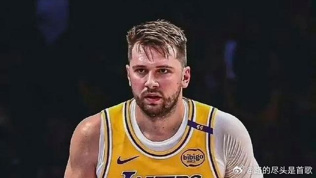 《东契奇这次是真坐不住了 ESPN刚爆出来，他当面和佩林卡撂话，今夏不搞定一个顶