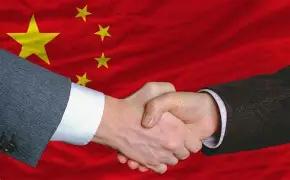 美伊达成协议，特朗普和德黑兰同时欢庆胜利，这场战争的“双赢”程度史上罕见。中国外