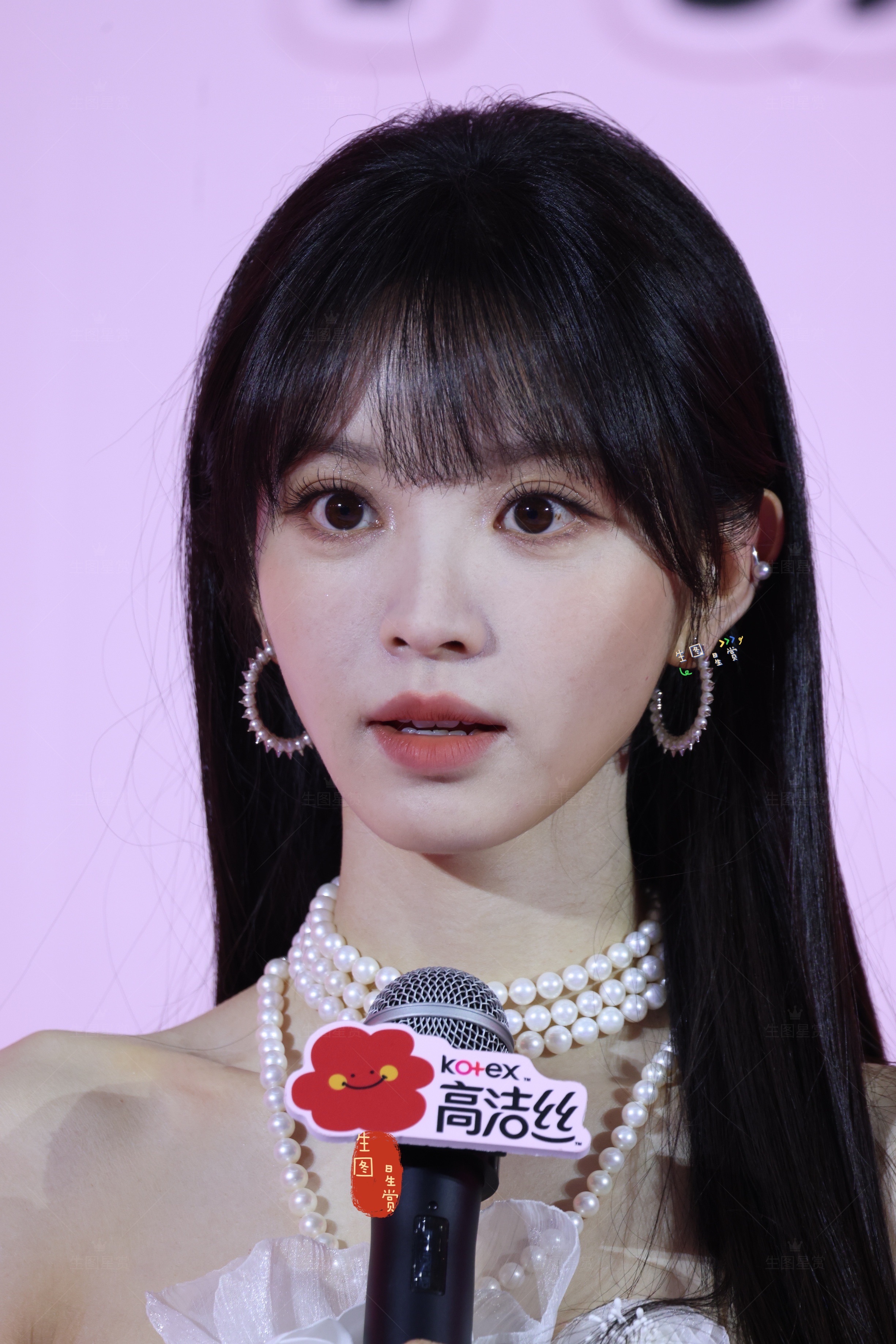 田曦薇杭州高洁丝站台生图黑长直小猫公主，权威美貌田曦薇展示腮红田曦薇樊长玉