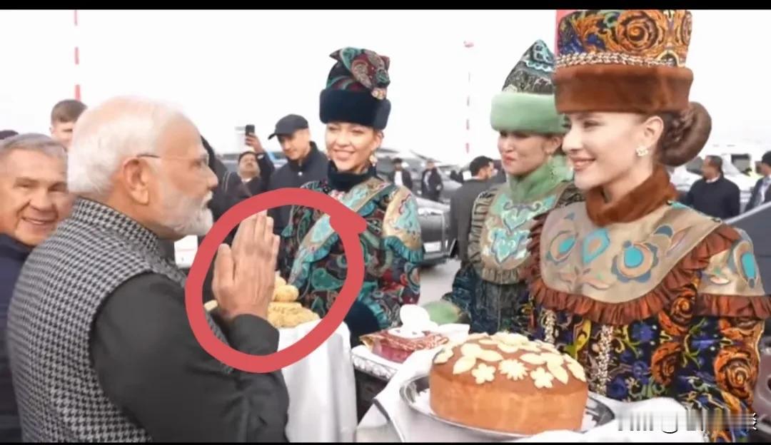 前一个小时我还提到印度总理莫迪，恰巧这会儿看到印度总理莫迪专机到达俄罗斯喀山机场