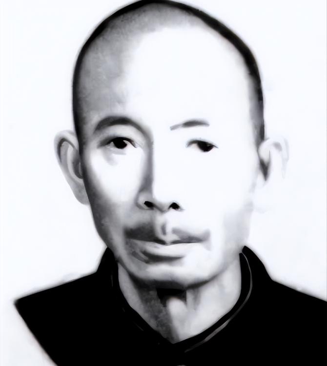 1976年，一名老人在北京军事博物馆参观时，看着四下无人，偷偷摸了一下文物，被工