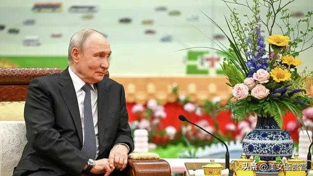 越南政府副总理潘文江向俄罗斯总统助理、俄海事委员会主席尼古拉·帕特鲁舍夫转达，越