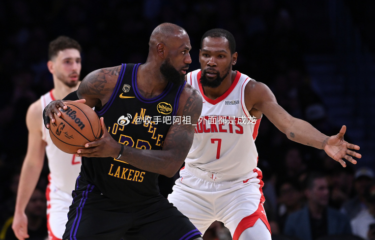 近日前NBA球星乔·约翰逊、约什·史密斯和杰雷米·帕戈录制了《Nightcap》