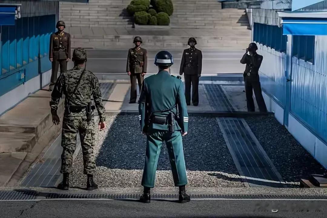 韩国独裁者尹锡悦的军事政变。
以浮皮潦草的过程开始。
以众叛亲离，人人喊打而结局