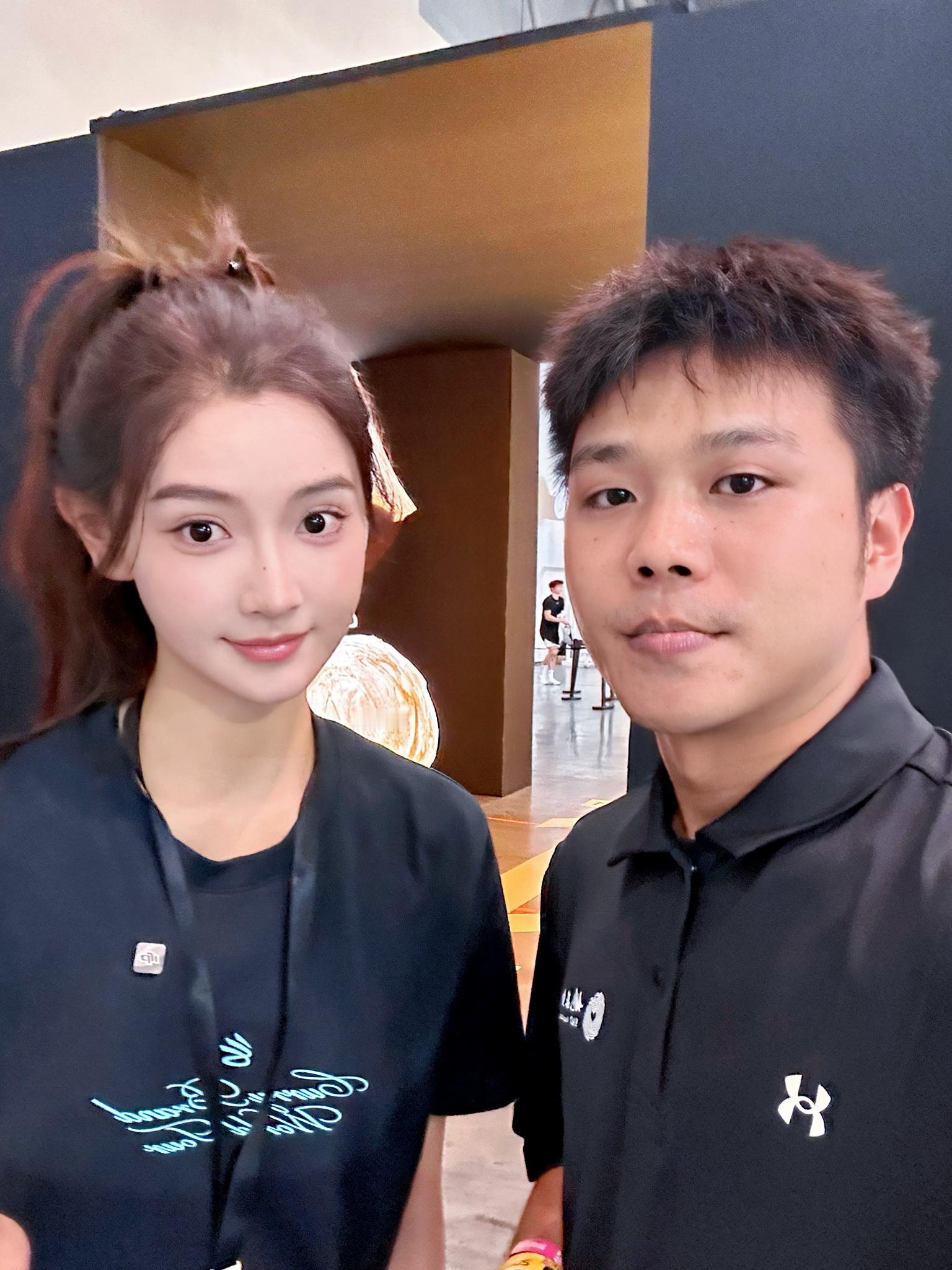 凑了几张图和很多好朋友都忘记合影了难受我的观赛搭子 ​​​