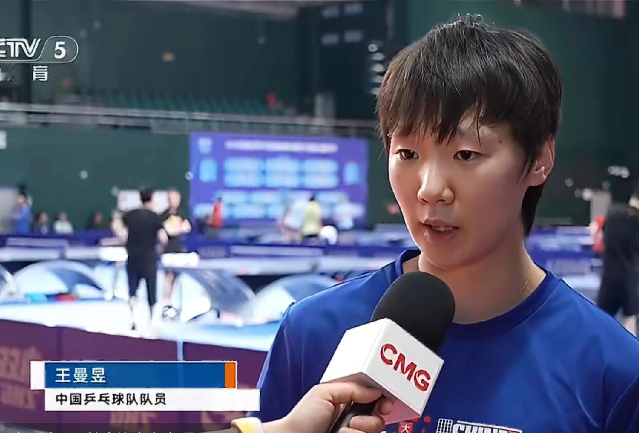 昨日恢复乒乓球技术训练的王曼昱，在成都国乒训练基地，接受媒体采访，对中美乒乓外交