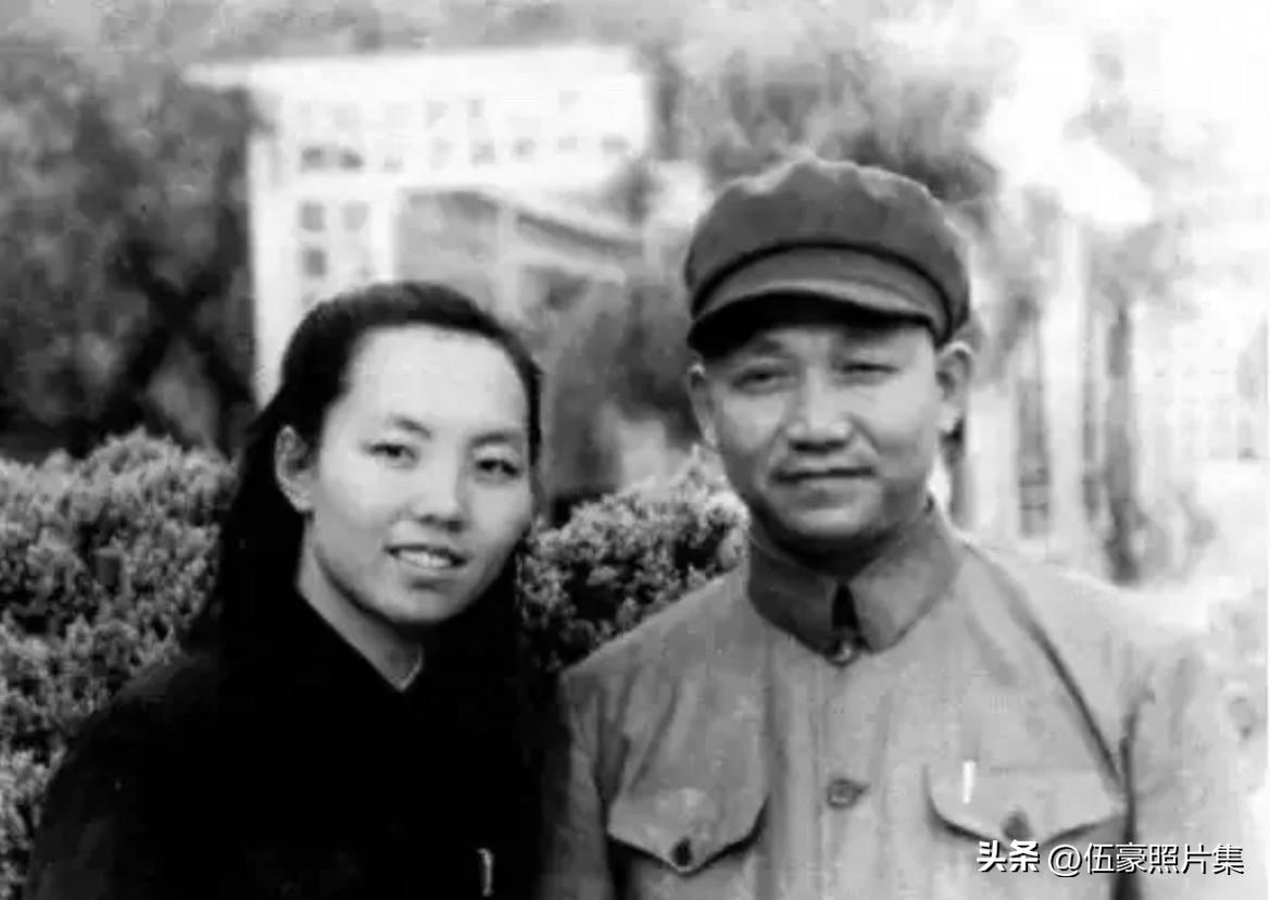 今天是陈光将军诞辰121周年，分享一张陈光和夫人史瑞楚的合影。从1979年起，她