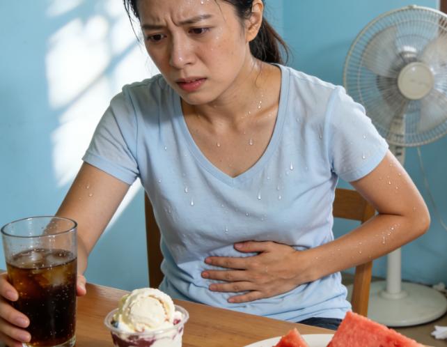 夏天肠胃总闹脾气，分清肠胃炎和普通拉肚子，不白受罪

三伏天里，冰饮、烧烤、凉拌