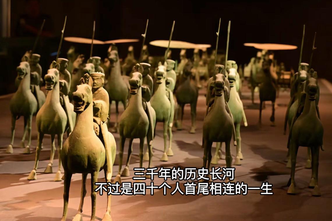 “过往铜镜照不出春花秋月”