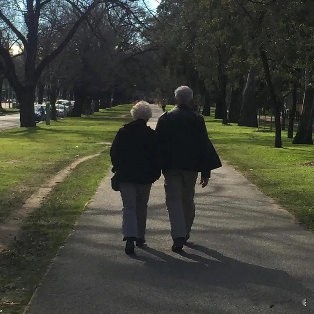 “少年夫妻老来伴。”这话真是一点不假。五月份我去医院开了胃镜检查单，医生特意叮嘱