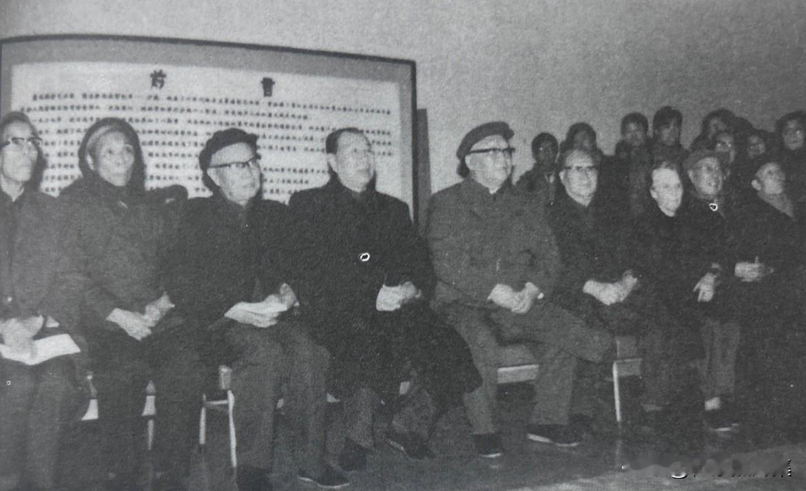 1985年11月22日至12月1日中国老年摄影学会、中国摄影家协会、中国新闻摄影