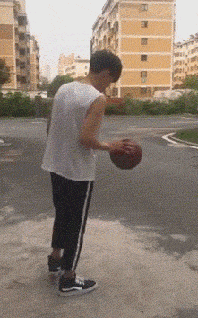 虚晃一脚
没被揍可惜了