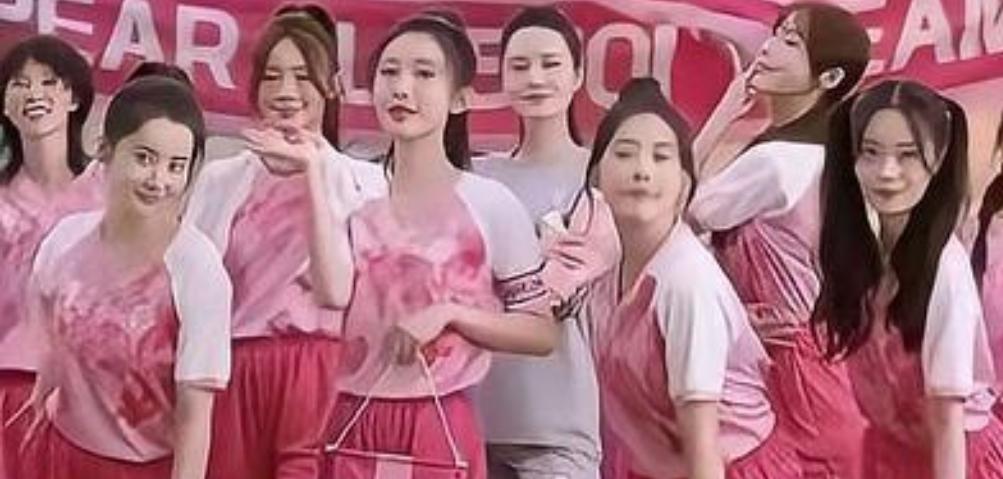 暑期档电影《功夫女足》上映后，配角反派球队梨花队意外爆火，相关话题在微博24小时