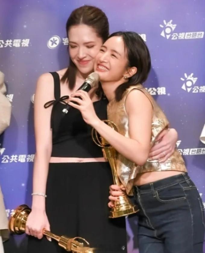 林依晨回应许玮甯产子林依晨第一时间恭喜了许玮甯 15日据台媒，林依晨回应许玮甯生