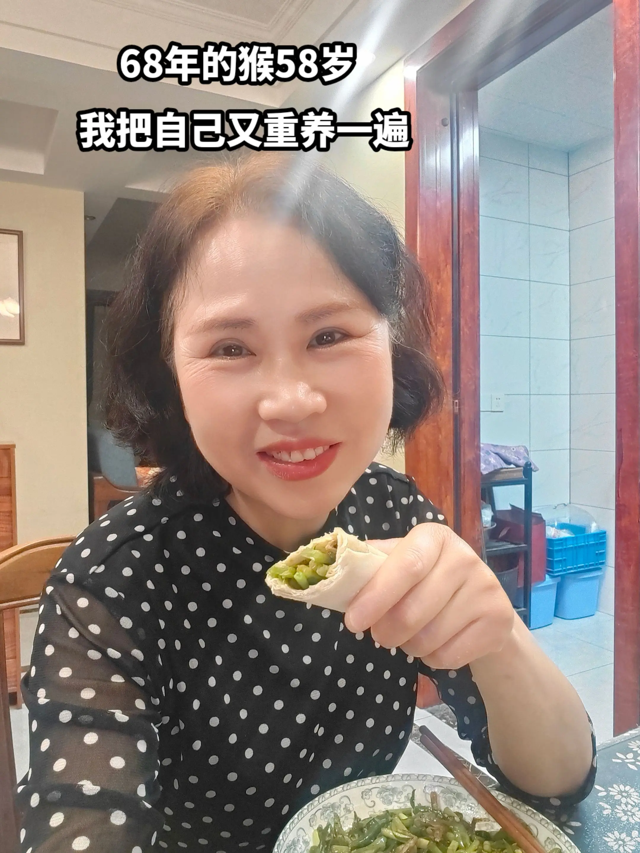 58岁，我把自己又重养一遍。眉眼从容，面相温婉。这些年经历了婚姻的背叛...