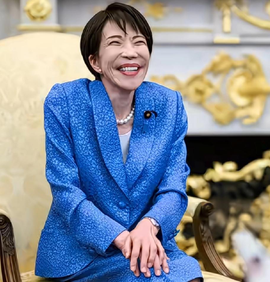 你说她傻吧，她成为日本第一任女首相，在国内耀武扬威，谁说话都不好使，你说她聪明吧